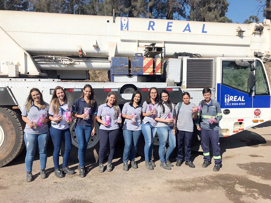 equipe de ouro branco participa do Outubro Rosa