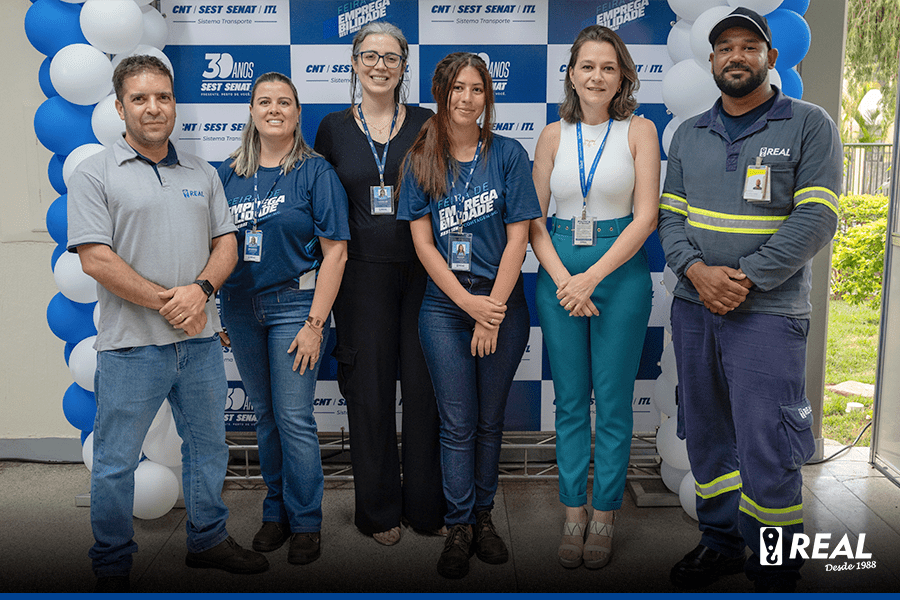 equipe da Real Guindastes presente no evento